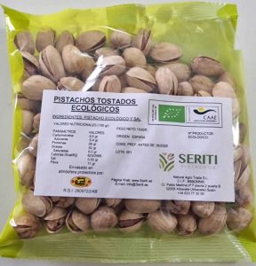 Bolsa de 150 gramos de Pistachos Tostados Ecológicos con Sal de la marca Seriti Pistachos, con etiqueta que muestra ingredientes, valores nutricionales y certificación ecológica CAAE.
